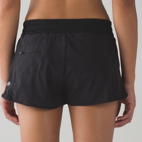 Lululemon Hotty Hot Shorts 2.5” ✧ Black ✧ Size 4 - Picture 2 of 9